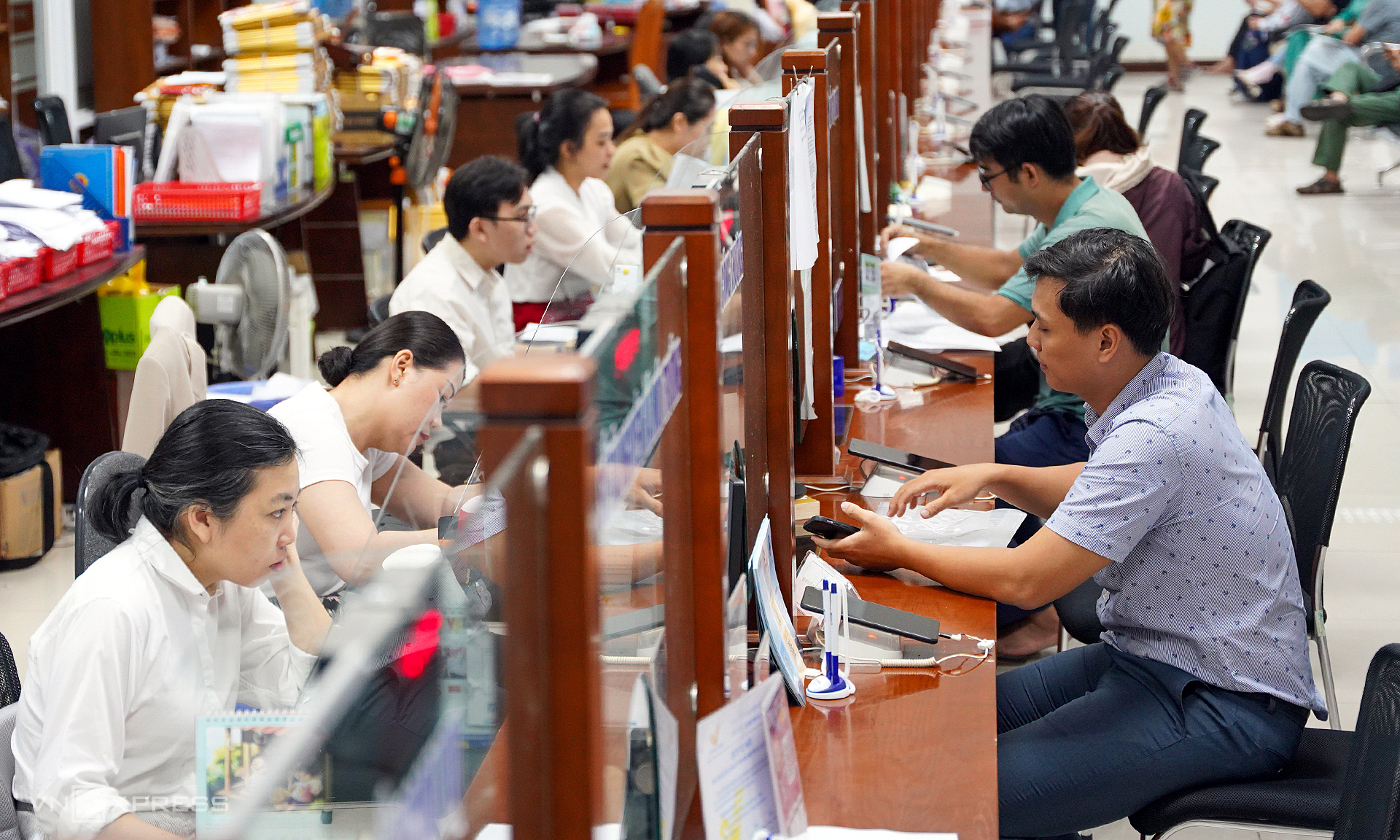 Công chức Đà Nẵng làm việc tại Trung tâm hành chính Đà Nẵng tháng 5/2024. Ảnh: Nguyễn Đông