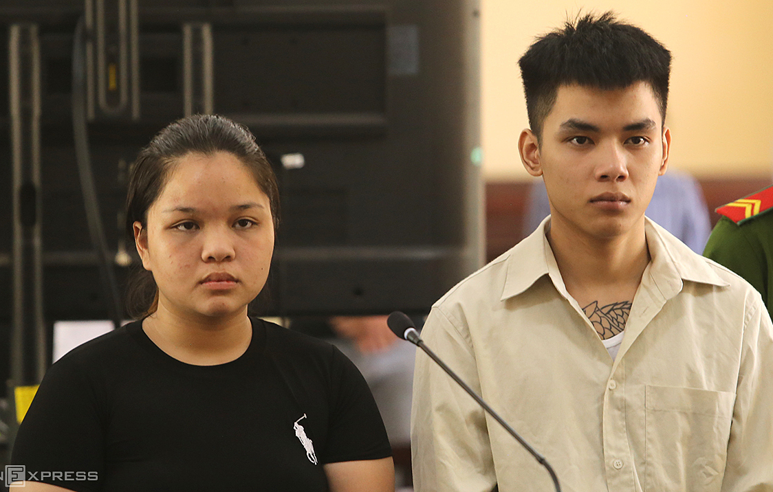 img-4917-1913-1723186613-17231-4959-9644-1723191649 Nguyễn Thị Hướng và Đoàn Văn Nhớ tại phiên tòa sơ thẩm sáng 9/8. Ảnh: Đắc Thành