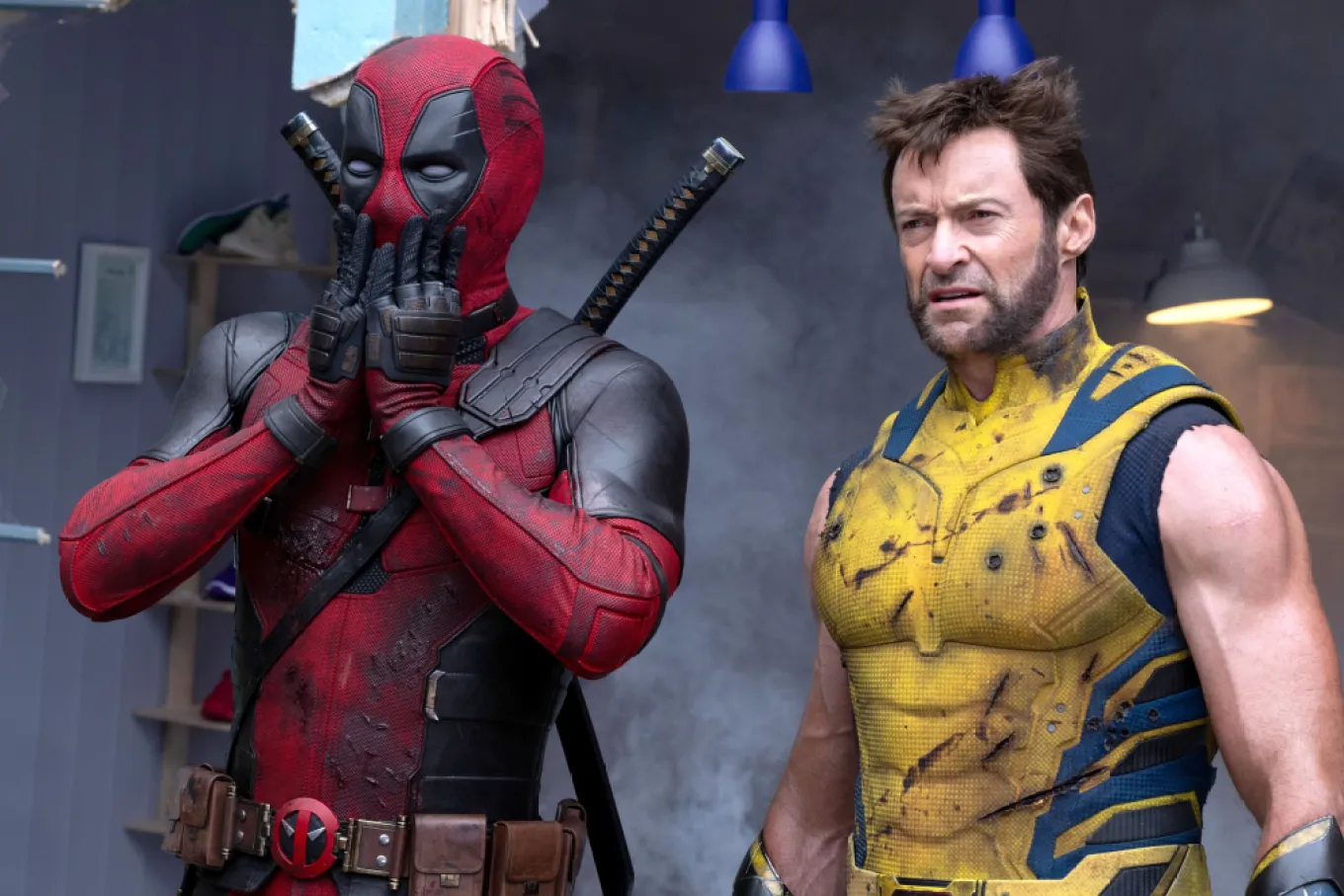 Deadpool (trái) và Người Sói Wolverine trong phim. Ảnh: Marvel Studios