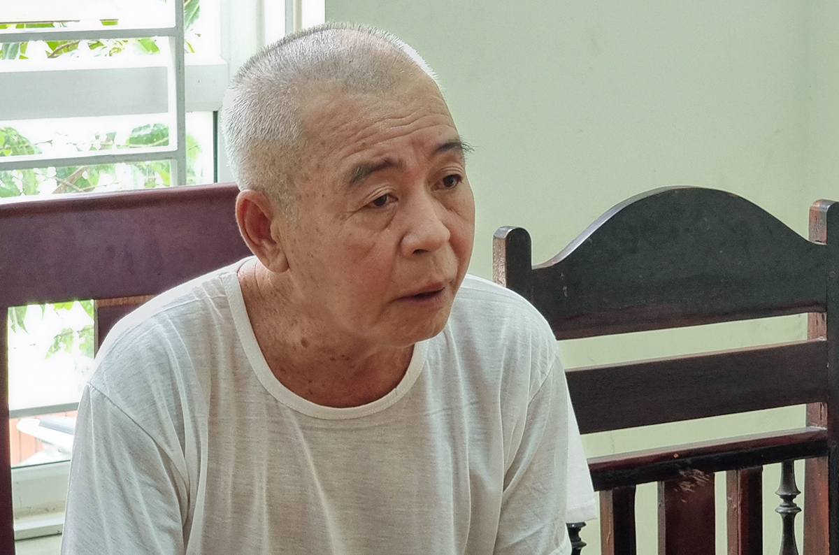 Nghi can Sỏn tại cơ quan điều tra. Ảnh: Hòa Vang