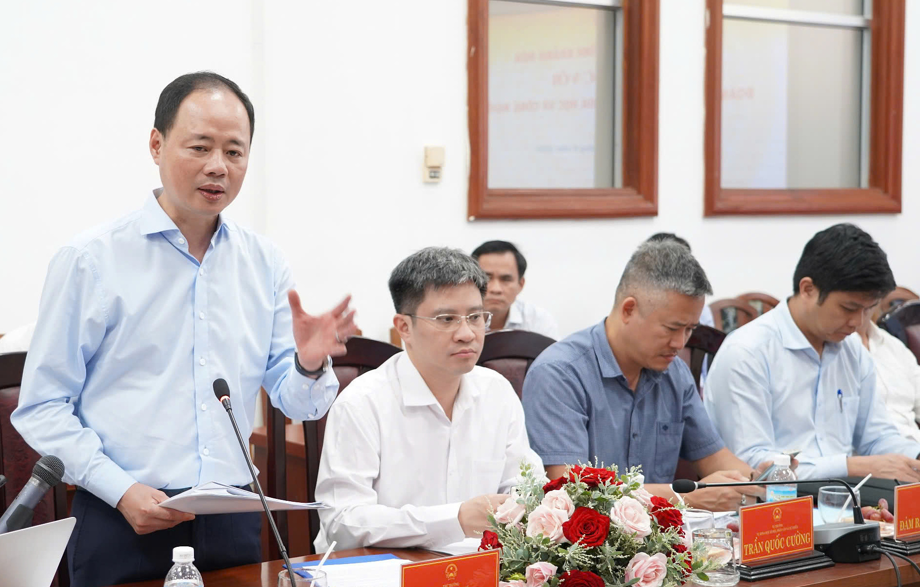 Thứ trưởng Trần Hồng Thái kết luận cuộc họp tại UBND tỉnh Khánh Hòa, chiều 16/8. Ảnh: Bùi Toàn