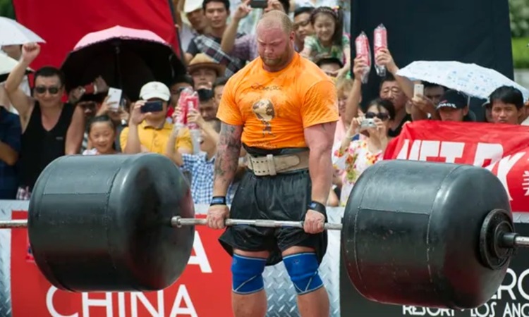vne-heavy-7918-1722246530 Hafthor Bjornsson tham gia giải Giải vô địch nâng tạ thế giới năm 2013. Ảnh: Victor Fraile/Stringer