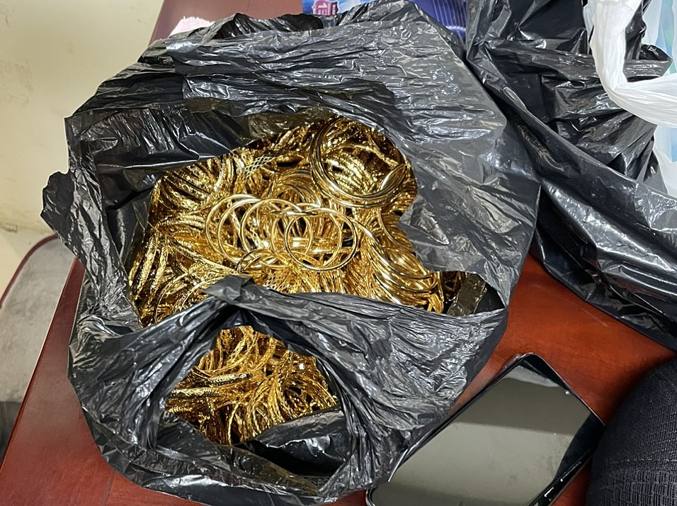 z5697560921762-3298e5db026f1d6-7590-3505-1722762482 Số vàng vận chuyển trái phép qua biên giới. Ảnh: Nguyễn Khánh