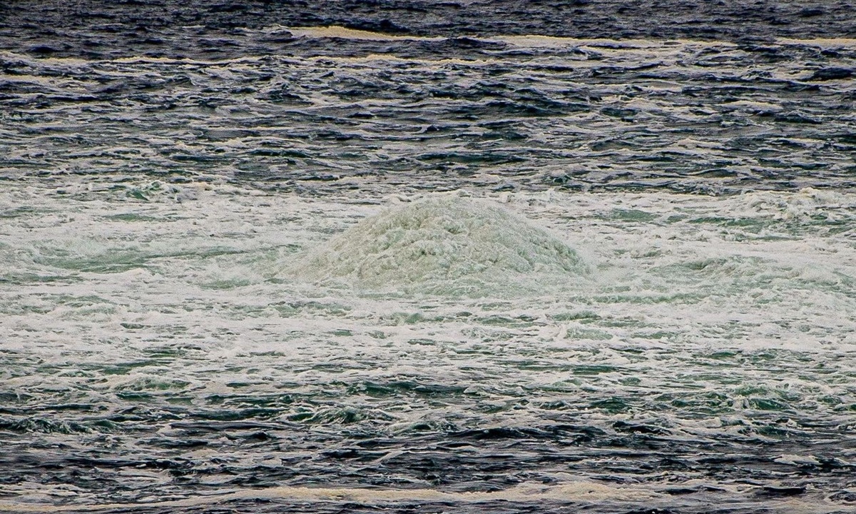 Khí gas tiếp tục trào ra từ các đường ống Nord Stream bị hư hại nhiều ngày sau khi nó bị tấn công hồi tháng 9/2022. Ảnh: AFP