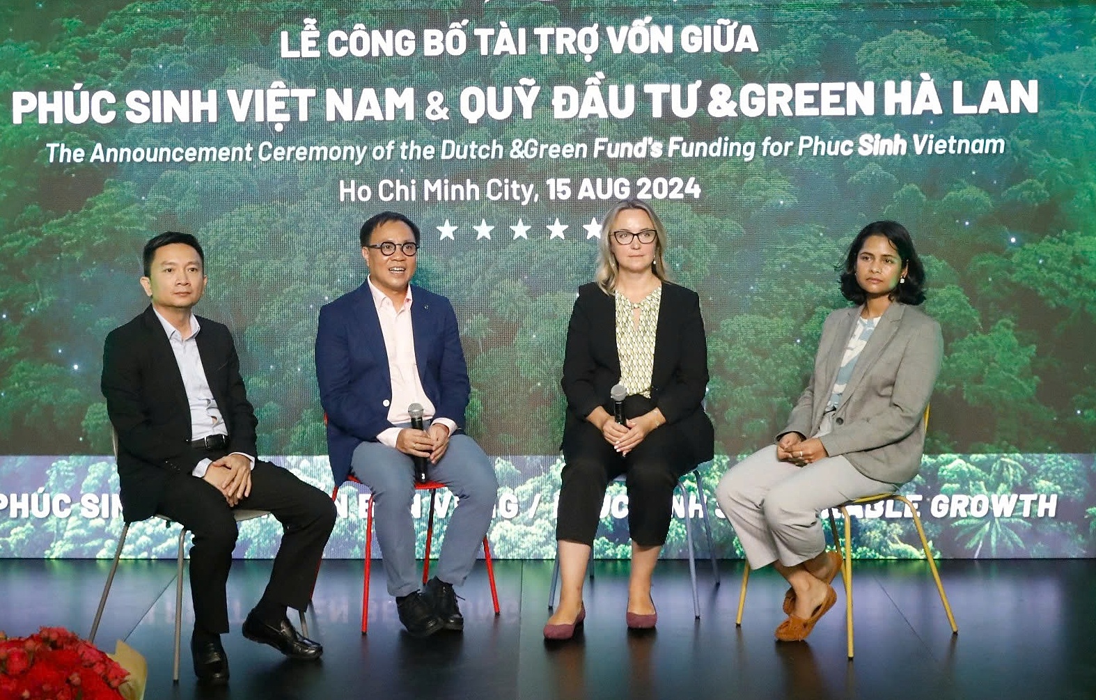 phuc-sinh-1723697917-6038-1723698370 Ông Phan Minh Thông - Chủ tịch Hội đồng quản trị Phúc Sinh (thứ hai từ trái sang) và bà Natalia Pasishnyk, Giám đốc phát triển bền vững của quỹ &Green (thứ 3 từ trái sang). Ảnh: Phúc Sinh