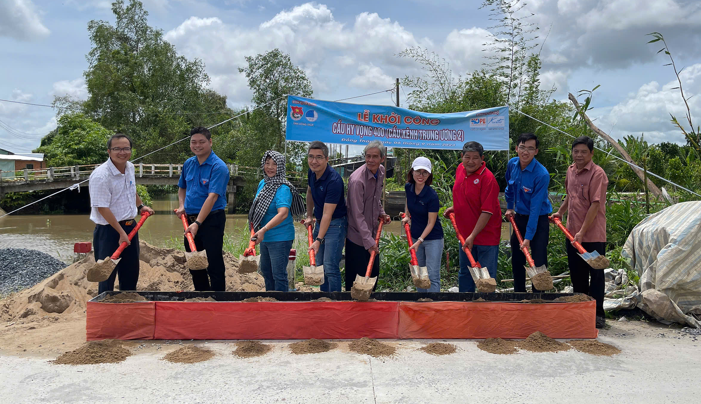 Khởi công cầu Hy vọng 400 tại làng hoa Sa Đéc. Ảnh: Nguyễn Khánh