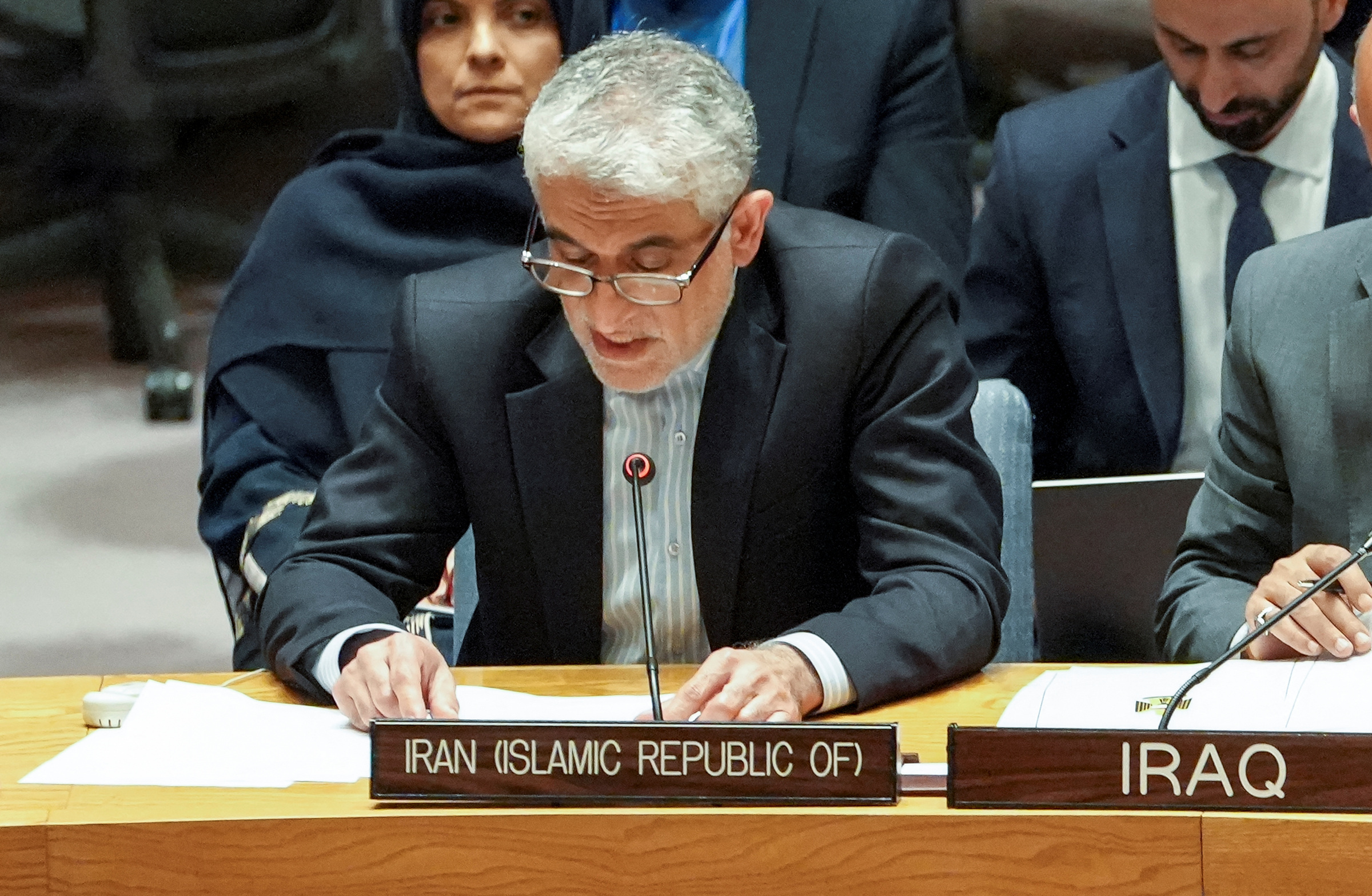 2024-10-02t170507z-631199863-r-8153-1640-1727916100-1 Đại sứ Iran Amir Saeid Iravani phát biểu tại cuộc họp Hội đồng Bảo an LHQ ở New York ngày 2/10. Ảnh: Reuters