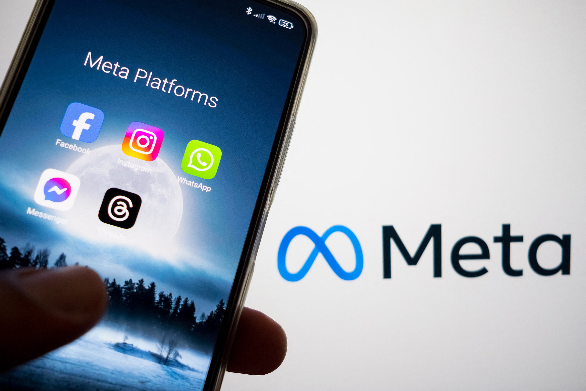 afp-20240809-kokovlis-notitle2-6373-2186-1726567964 Các ứng dụng thuộc sở hữu của Meta trên màn hình điện thoại ở Chania, Hy Lạp ngày 9/8. Ảnh: AFP