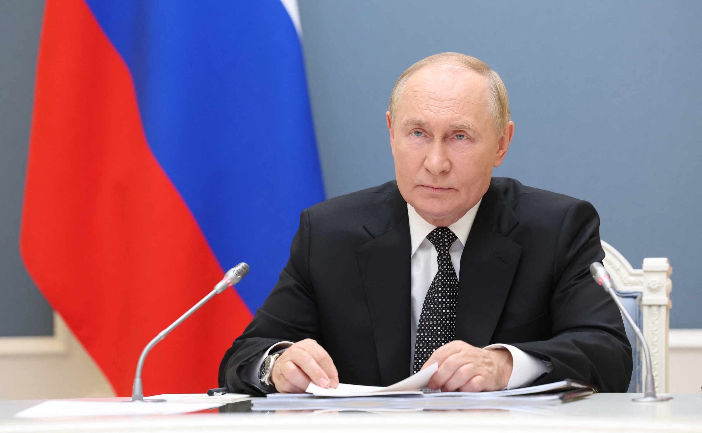Tổng thống Vladimir Putin theo dõi trực tuyến một cuộc diễn tập của hải quân Nga từ Điện Kremlin ở thủ đô Moskva hôm 10/9. Ảnh: AFP