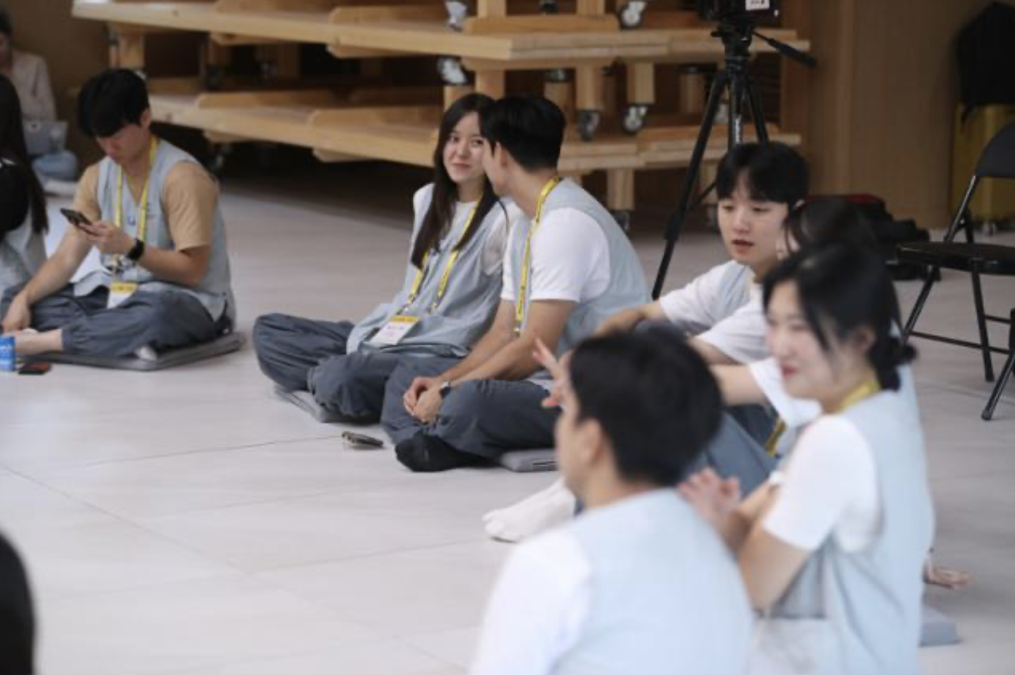 anh-man-hinh-2024-09-16-luc-16-5013-3945-1726479726 Những người độc thân tham gia chương trình Tôi sẽ đến chùa tại Đền Naksan ở quận Yangyang, tỉnh Gangwon với hy vọng tìm được bạn đời, tháng 8/2023. Ảnh: Yonhap