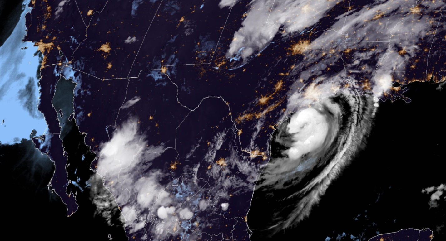 Hình ảnh vệ tinh cho thấy Beryl đang tiến gần đến bờ biển Texas ở Vịnh Mexico do vệ tinh GOES-16 (GOES East) của NOAA chụp lúc 11:56 CH (giờ miền Đông Hoa Kỳ) ngày 7 tháng 7 năm 2024. (Nguồn hình ảnh: Beryl đang tiến gần đến bờ biển Texas.)
