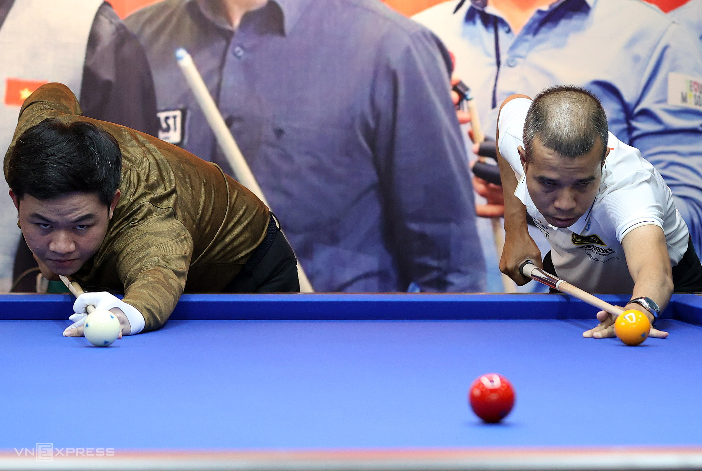 quyet-chien-phuong-vinh11-jpg-2644-4652-1727227753 Hai cơ thủ hàng đầu Việt Nam Trần Quyết Chiến (phải) và Bao Phương Vinh (trái) tại Siêu Cup Phúc Thịnh tháng 5/2024. Ảnh: Đức Đồng.