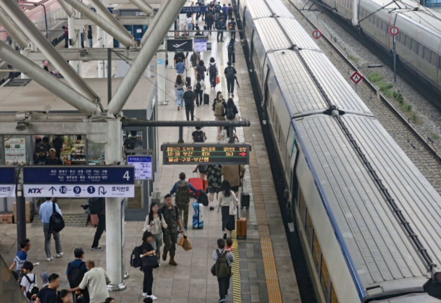 screen-shot-2024-09-17-at-13-1-5438-4541-1726555949 Khách ở ga Seoul, Hàn Quốc, tháng 9/2024. Ảnh: Korea Herald