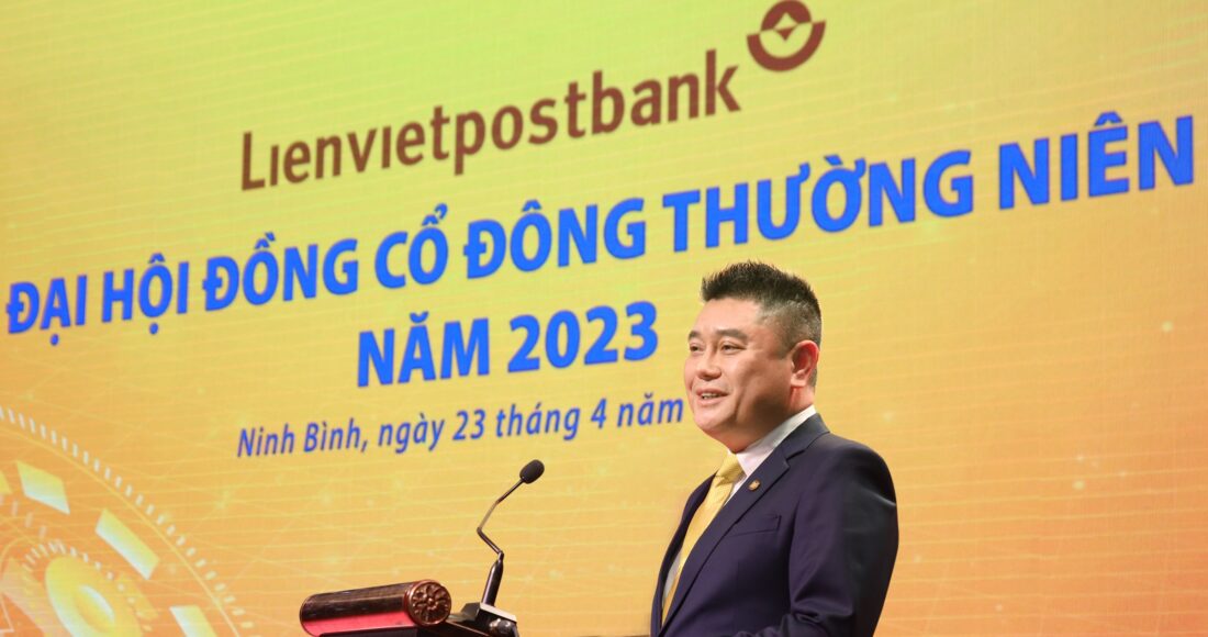 Ông Nguyễn Đức Thụy, Chủ tịch Hội đồng quản trị LienVietPostBank tại phiên họp cổ đông thường niên năm 2023. Ảnh: LPB