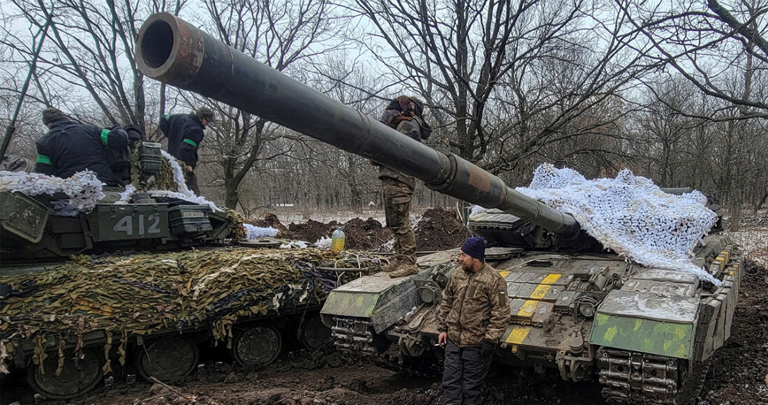 Xe tăng Ukraine gần chiến tuyến ở thành phố Bakhmut ngày 13/1. Ảnh: Reuters