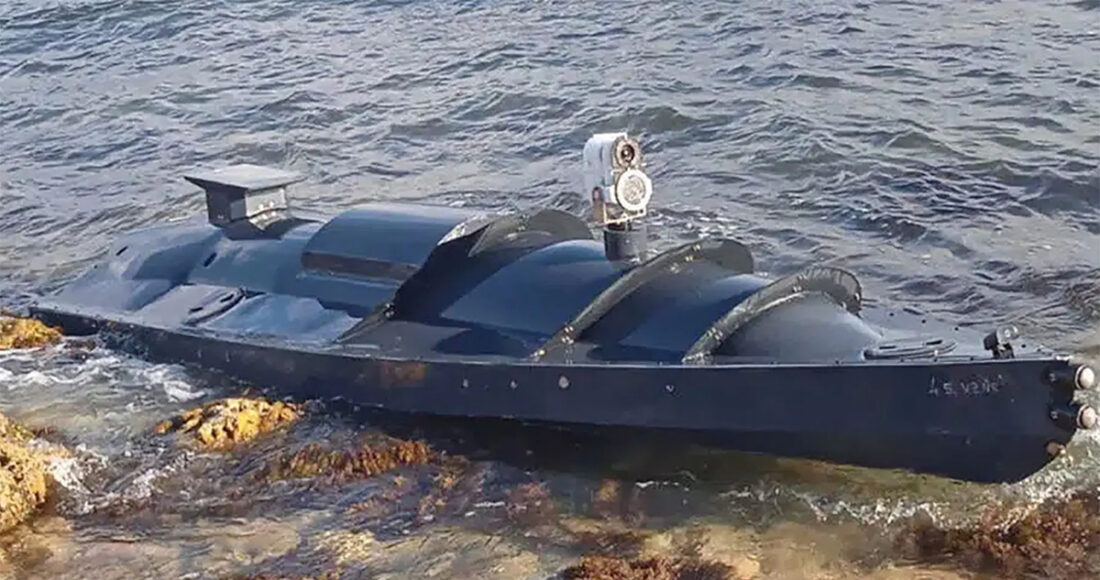 Xuồng tự sát không người lái của Ukraine dạt vào bờ biển gần Sevastopol hồi tháng 9/2022. Ảnh: Drive