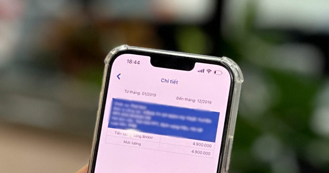 Mức lương làm căn cứ đóng BHXH của một lao động năm 2019 ở mức 4,9 triệu đồng, nhỉnh hơn lương tối thiểu vùng I (4,18 triệu) gần 12%. Ảnh: Hồng Chiêu