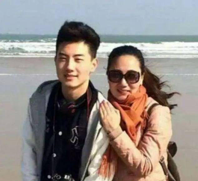 Vương Y Triết và mẹ. Ảnh: Sohu