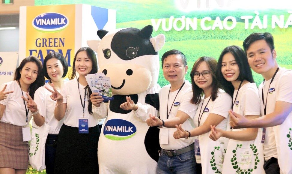 Đội ngũ người lao động tại trụ sở chính của công ty Vinamilk ở quận 7, TP HCM. Ảnh: XIN TÊN NGƯỜI CHỤP