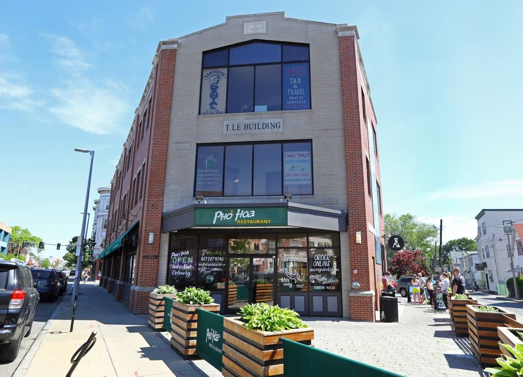 Nhà hàng Việt tại Quận Văn hóa Little Saigon ở Boston. Ảnh: BostonGlobe