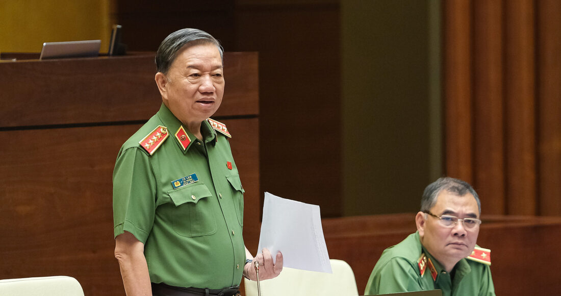 Bộ trưởng Công an Tô Lâm trả lời chất vấn tại phiên họp thứ 14 của Ủy ban Thường vụ Quốc hội, tháng 8/2022. Ảnh: Media Quốc hội