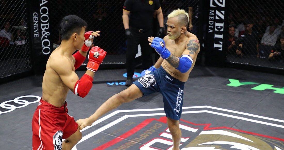 Robson Oliveira (phải) trong trận đấu với Trần Ngọc Lượng ở sự kiện 05 của giải LION Championship 2023, ngày 27/4. Ảnh: Phong Lê