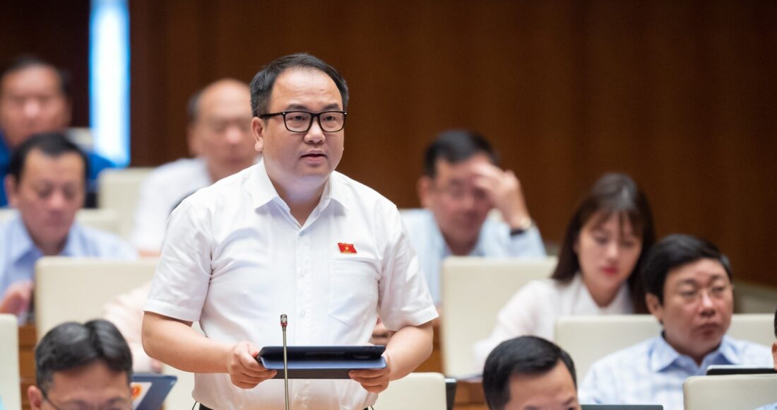 Đại biểu Phạm Trọng Nghĩa phát biểu tại hội trường Quốc hội, sáng 23/5. Ảnh: Media Quốc hội