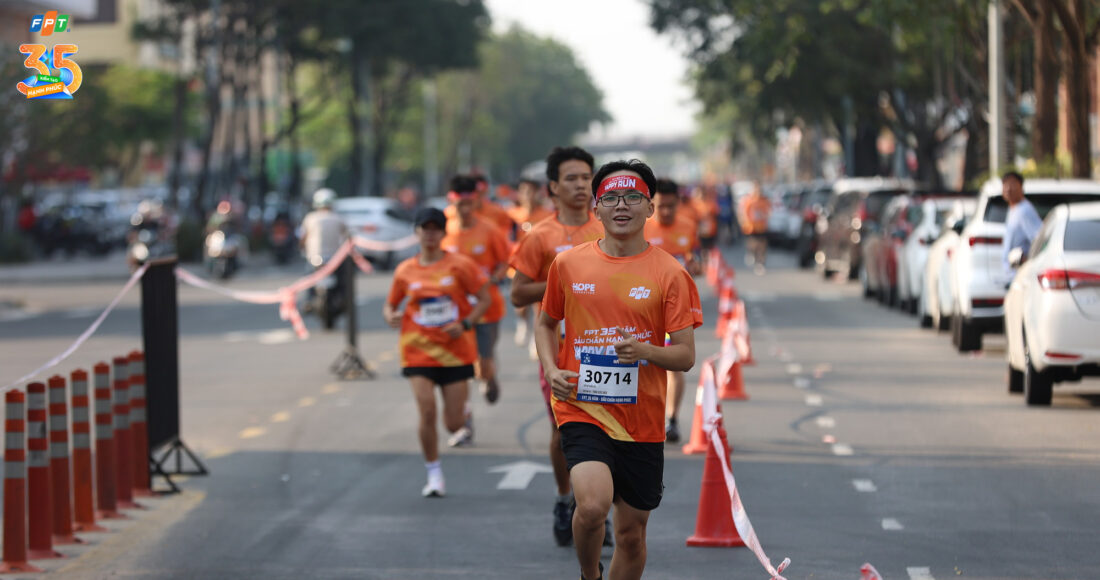 Runner FPT tham gia sự kiện chạy bộ kỷ niệm