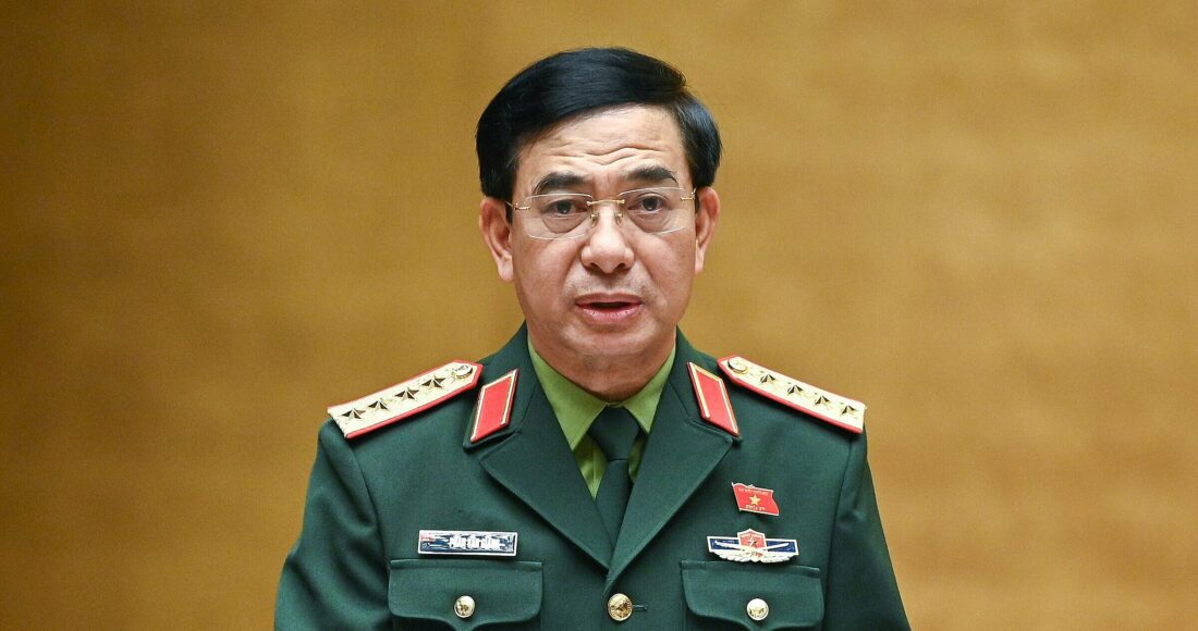 Bộ trưởng Quốc phòng Phan Văn Giang trình bày tờ trình dự án Luật Phòng thủ dân sự trước Quốc hội, tháng 10/2022. Ảnh: Media Quốc hội