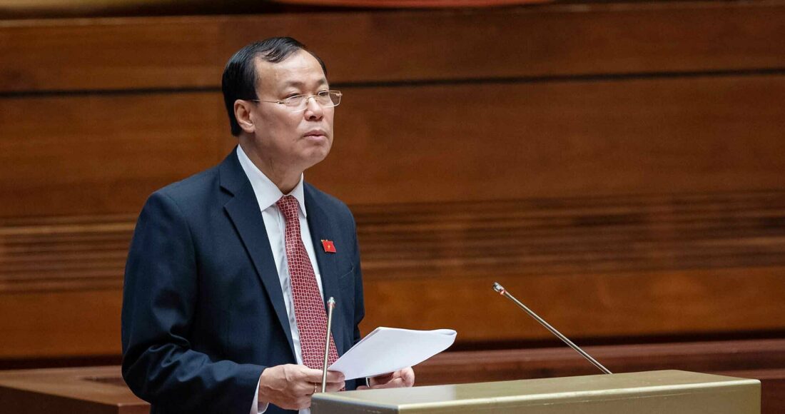 Chủ nhiệm Ủy ban Quốc phòng An ninh Lê Tấn Tới trình bày báo cáo thẩm tra, sáng 27/5. Ảnh: Phạm Thắng