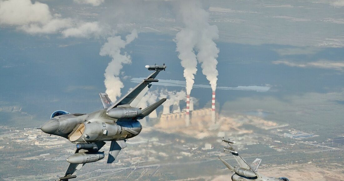 Tiêm kích F-16 tham gia cuộc diễn tập của NATO gần căn cứ không quân tại Ba Lan ngày năm 2022. Ảnh: AFP