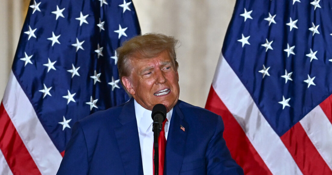 Cựu tổng thống Mỹ Donald Trump phát biểu ở Mar-a-Lago, Palm Beach, Florida, hôm 4/4. Ảnh: AFP