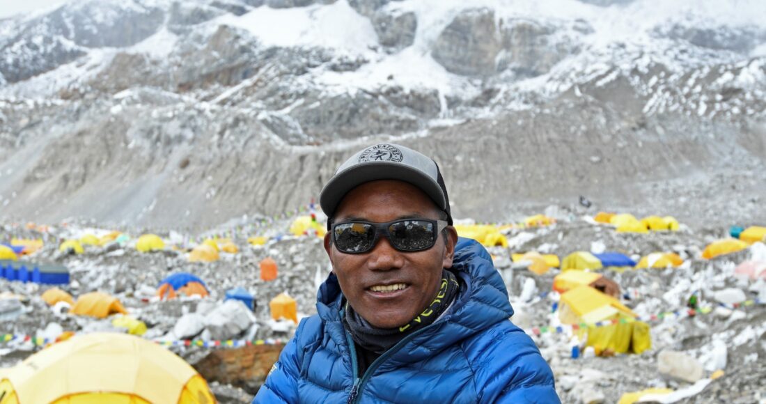 Kami Rita Sherpa, 53 tuổi, tại trạm dừng chân Solukhumbu, núi Everest, ngày 2/5. Ảnh: AFP