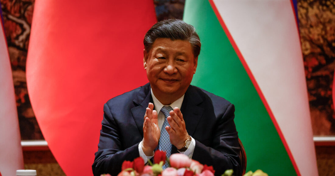 Chủ tịch Trung Quốc Tập Cận Bình tại lễ ký kết với Tổng thống Uzbekistan Shavkat Mirziyoyev bên lề Hội nghị thượng đỉnh Trung Quốc-Trung Á tại Tây An, tỉnh Thiểm Tây ngày 18/5. Ảnh: AFP