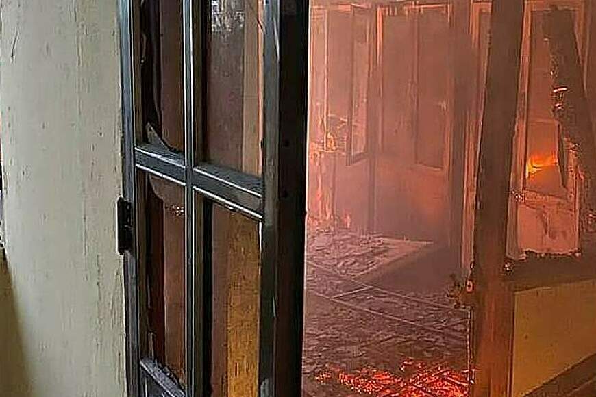 Phòng lưu trữ hồ sơ bị lửa thiêu rụi. Ảnh: Công an phường Phổ Thạnh