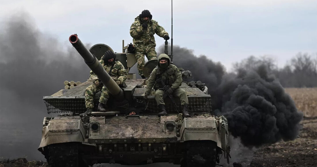 Xe tăng T-90M Nga chuẩn bị tấn công vị trí Ukraine ngày 15/2. Ảnh: RIA Novosti