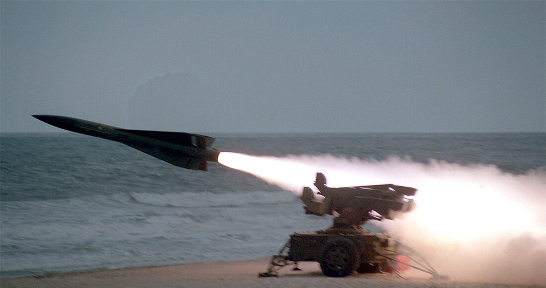 Tên lửa phòng không MIM-23 HAWK rời bệ phóng trong diễn tập tháng 2/1986. Ảnh: BQP Mỹ