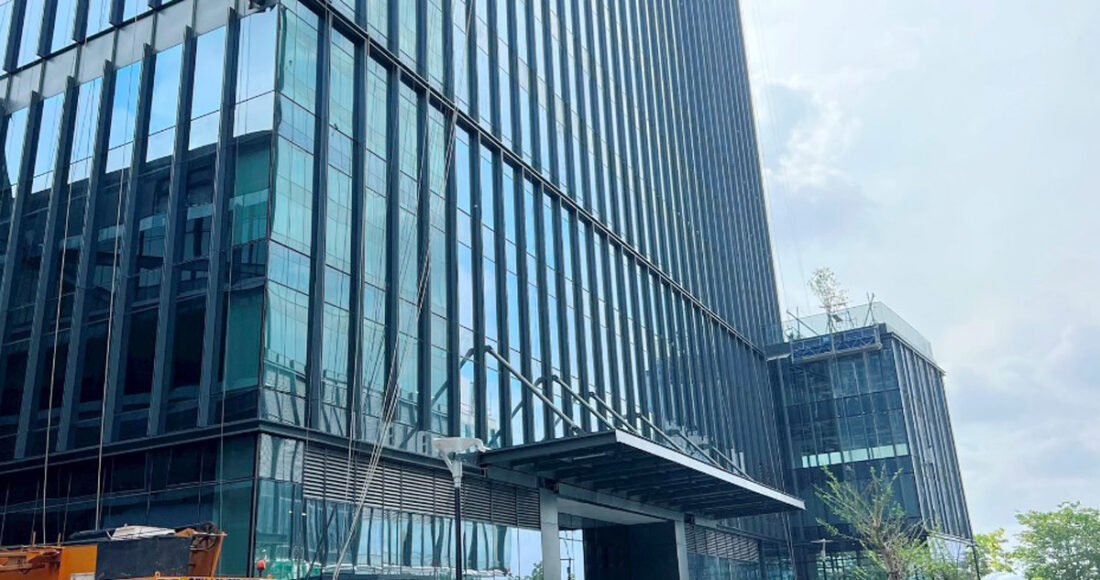 Một tòa cao ốc văn phòng hạng A tại Thủ Thiêm sắp được đưa vào khai thác trong quý này. Ảnh: Trung Tín