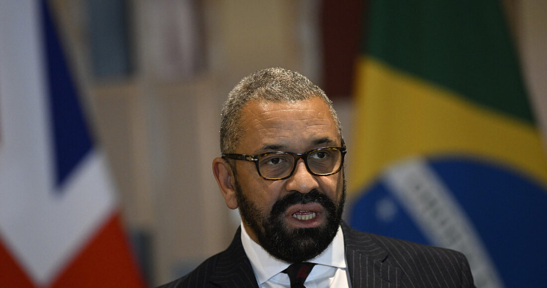 Ngoại trưởng Anh James Cleverly tại cuộc họp báo ở thủ đô Brasilia của Brazil ngày 24/5. Ảnh: AFP