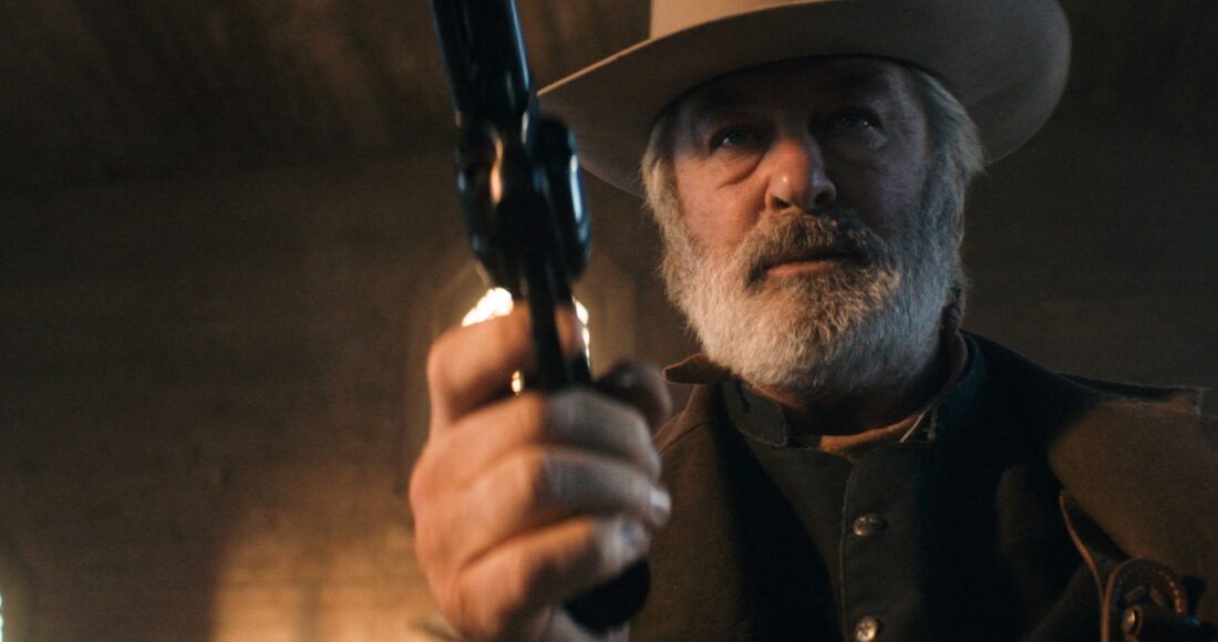 Baldwin trong vai Harland Rust trong Rust. Ảnh: Mega