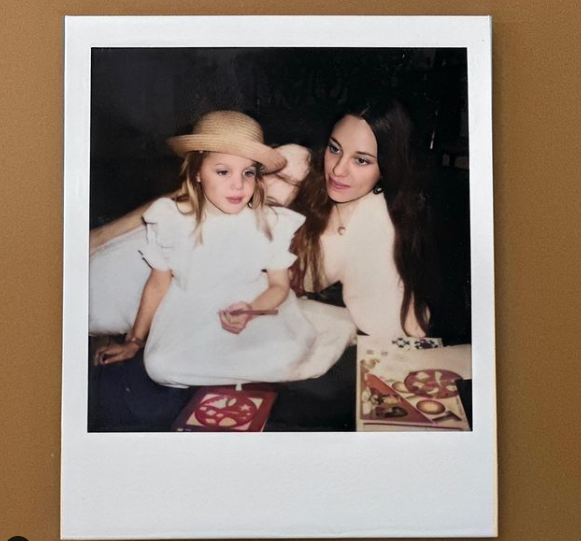 Bức ảnh được Jolie đăng tải hôm 8/5. Ảnh: Instagram Angelina Jolie