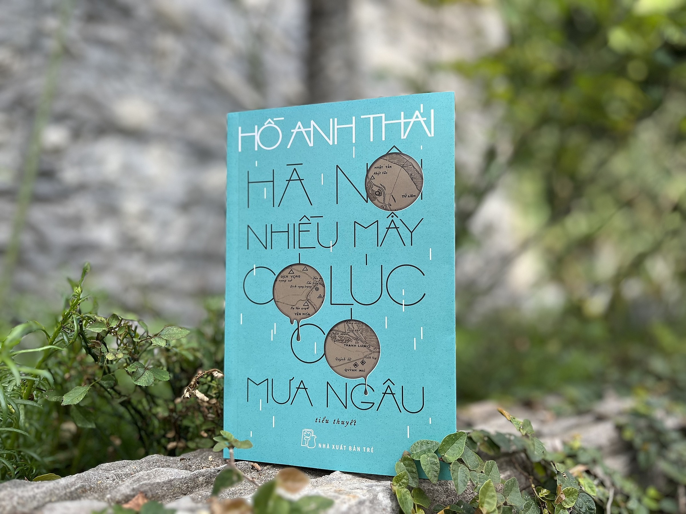 Tiểu thuyết Hà Nội nhiều mây có lúc có mưa ngâu của Hồ Anh Thái, in lần thứ nhất năm 2022. Ảnh: Nhà xuất bản Trẻ