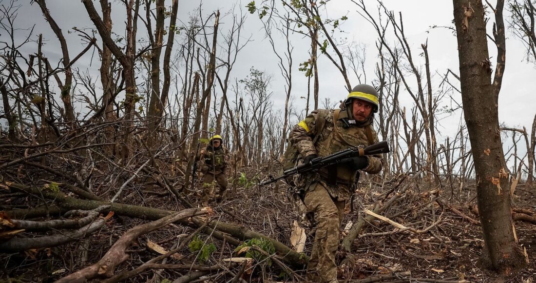 Lính Ukraine chiến đấu gần thành phố Bakhmut, tỉnh Donetsk. Ảnh: Reuters
