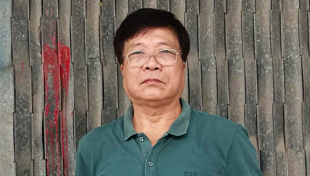 Ông Nguyễn Viết Lâm 3 năm qua chờ nhận lương hưu. Ảnh: NVCC