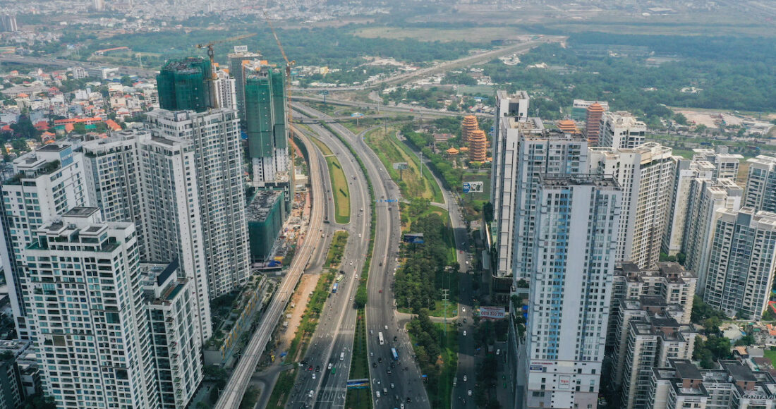 Bất động sản, chung cư dọc xa lộ Hà Nội (TP HCM), tháng 2/2023. Ảnh: Quỳnh Trần