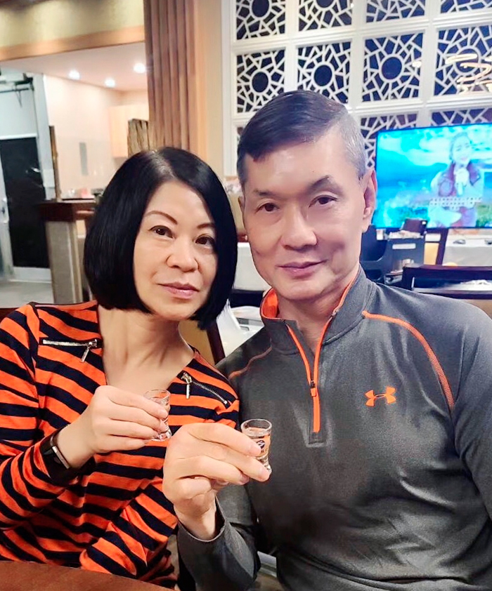 Chu Tỉ Lợi và vợ. Ảnh: HK01