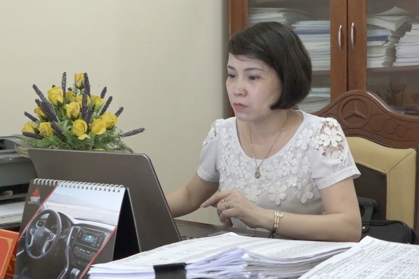 Bà Lê Thị Dung khi làm Giám đốc Trung tâm Giáo dục thường xuyên huyện Hưng Nguyên. Ảnh: Pháp luật TP HCM