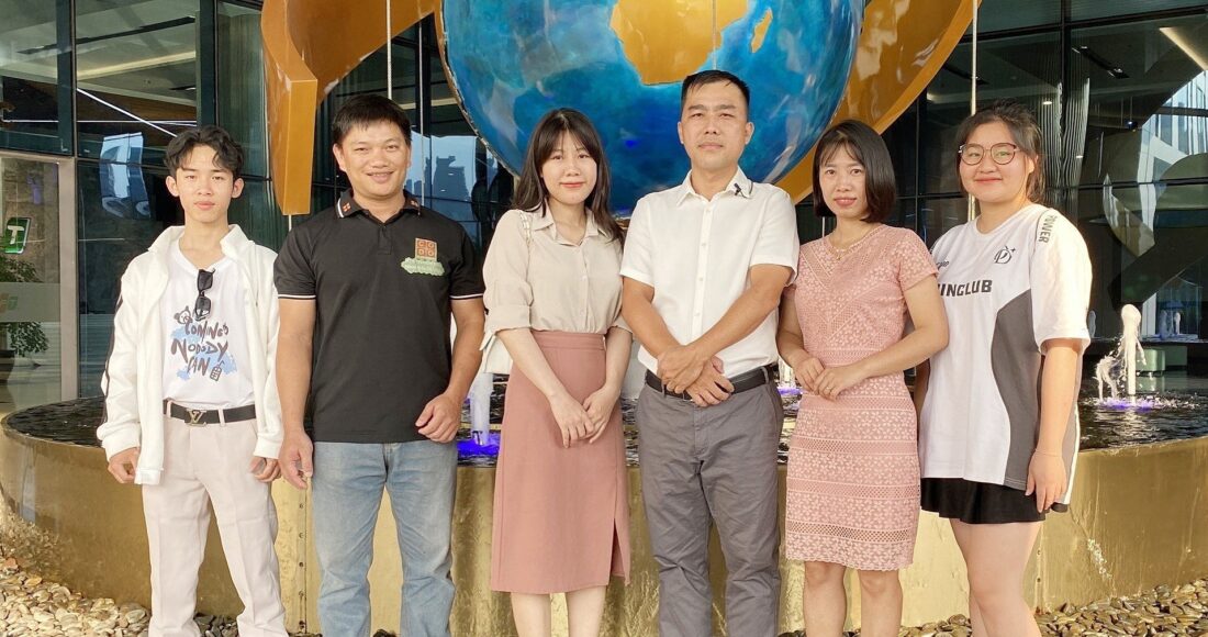 Nhóm nhà khoa học, tác giả dự thi hội tụ tại Hà Nội trước thềm Lễ trao giải. Ảnh: NQ