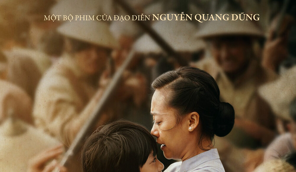 Poster phim hé lộ câu chuyện nhân vật chính - bé An (Huỳnh Hạo Khang) cùng mẹ (Hồng Ánh) ôm chặt nhau giữa cảnh loạn lạc thời chiến. Ảnh: Galaxy