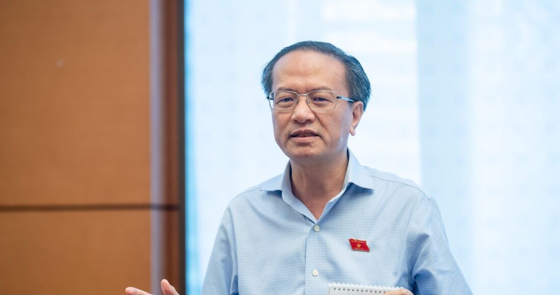 Ông Đinh Ngọc Minh, Ủy viên chuyên trách Ủy ban Kinh tế Quốc hội phát biểu tại tổ về kinh tế xã hội, sáng 25/5. Ảnh: Hoàng Phong